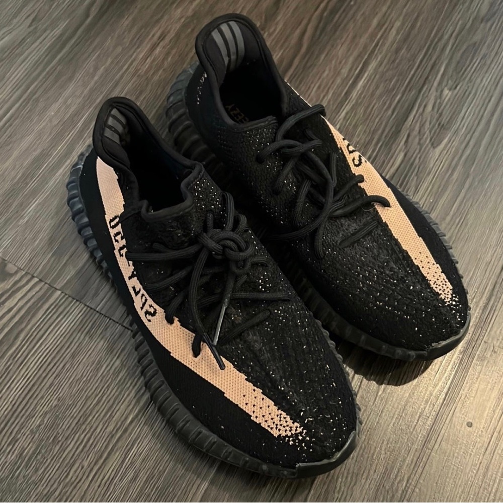 2016
Yeezy Boost 350 V2 'Copper'